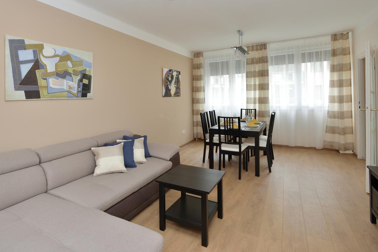 Deak Apartment Boedapest Buitenkant foto